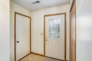 552 Maple Ln, Nappanee, IN 46550 - photo 2