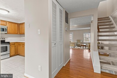 1484 Autumn Ridge Cir, Reston, VA 20194 - photo 4