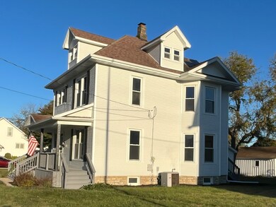 195 W 3rd Ave, Clifton, IL 60927 - photo 4