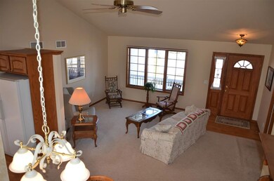 565 Oakwood Dr, Oregon, WI 53575 - photo 4