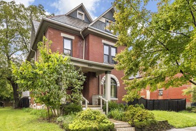 1085 Franklin Ave 32