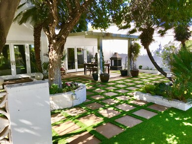 2822 Backyard patio