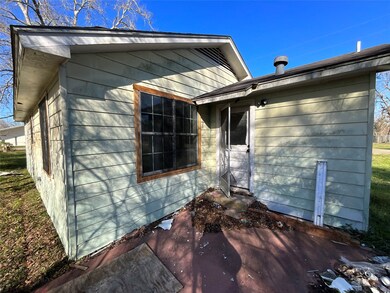 1404 3rd St, Bay City, TX 77414 - photo 3