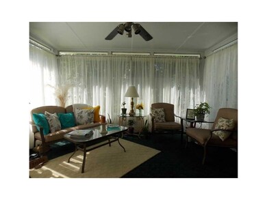 3-Seasons Porch/Room.