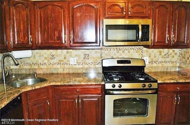 27 Columbus Dr unit 110, Franklin Township, NJ 08823 - photo 2