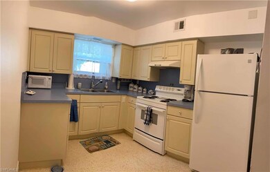 FULLY EQUIPED KITCHEN