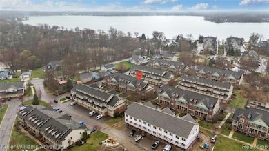 420 Old Pine Way unit 139, Walled Lake, MI 48390 - photo 4