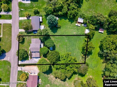 619 Barton Dr - 3