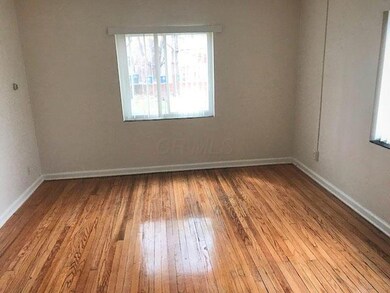 81nHampton_bedroom1