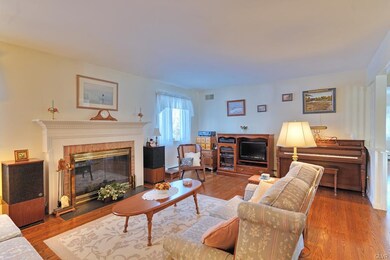 4745 S Mountain Dr, Emmaus, PA 18049 - photo 4