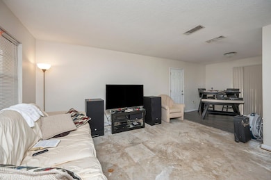 4-web-or-mls-50 Berwick Cir-004