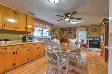 176 Gilliam Ave-22