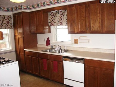 24150 Yosemite Dr, Euclid, OH 44117 - photo 5