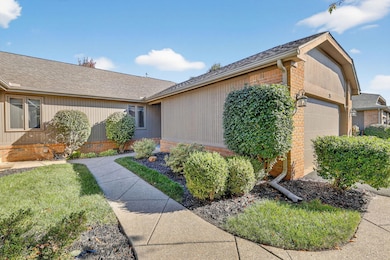 23 Meadowpond Dr unit C, Perrysburg, OH 43551 - photo 2