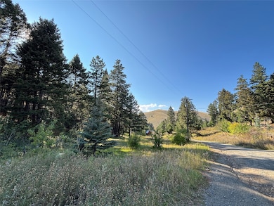 View of yard featuring a mountain view