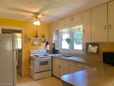 974 Brooklyn Avenue Extension, Ramseur, NC 27316 - photo 7