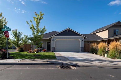 2920 NW Hemlock Ln, Redmond, OR 97756 - photo 3