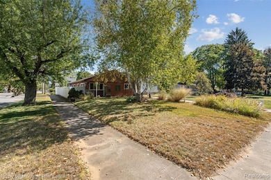 7568 Hazelton St, Dearborn Heights, MI 48127 - photo 2