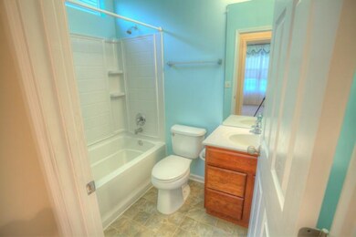 9010 Meadow View Dr, Shawnee, KS 66227 - photo 5