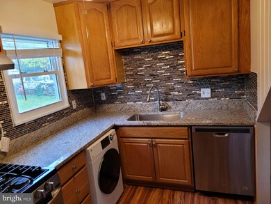 196 Cabbel Dr, Manassas Park, VA 20111 - photo 5