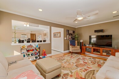 08_13LocksleyLane_3_FamilyRoom_HiRes