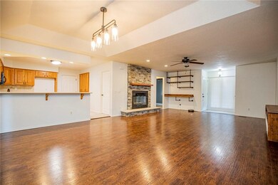 133 Mayfair Dr, Bella Vista, AR 72715 - photo 4