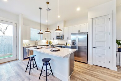 412 E Neyland St unit I, Houston, TX 77022 - photo 5