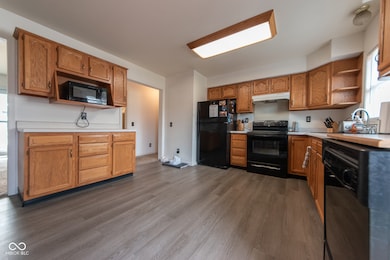 2462 W Southwind Ct, Columbus, IN 47201 - photo 6