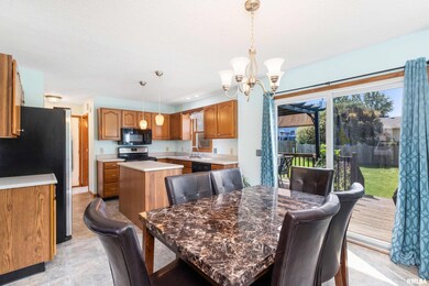 2351 W 61st St, Davenport, IA 52806 - photo 5