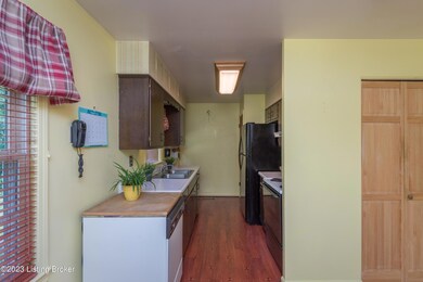 9005 Stockton Ct, Louisville, KY 40291 - photo 7