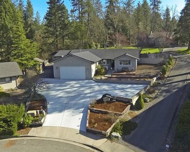 3415 Cheyenne Dr, Grants Pass, OR 97527 - photo 2