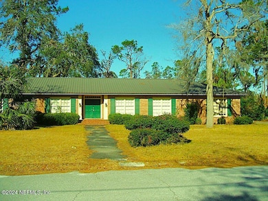 1113 FIELDCREST Roadfront.JPG2