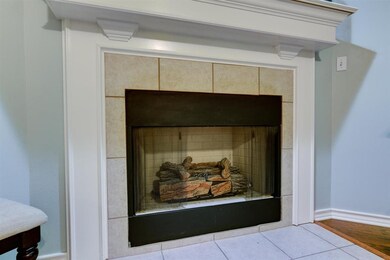 16 White Oak Ln, Wake Village, TX 75501 - photo 2