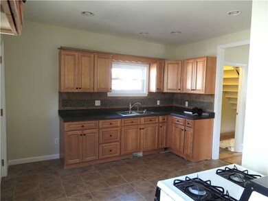 565 Fairmount St, Woonsocket, RI 02895 - photo 5