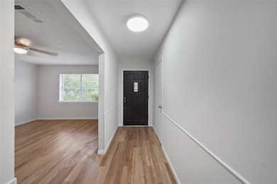 606 Debbie Ln, Alvin, TX 77511 - photo 2