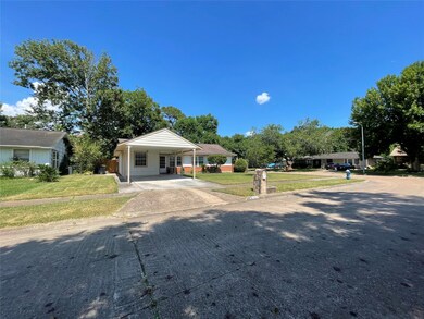 10933 Stover St, Houston, TX 77075 - photo 2