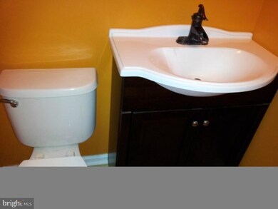 7888 Suiter Way, Hyattsville, MD 20785 - photo 4