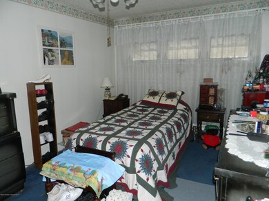 1040 E Elm St, Scranton, PA 18505 - photo 5