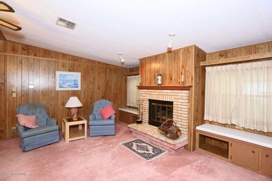 6 917 Hemlock - Living Room - View 3jpg