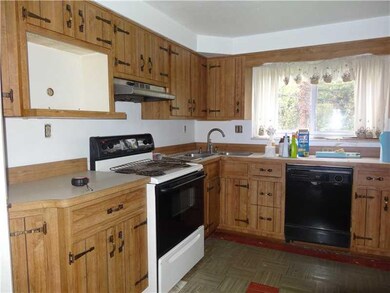 Kitchen. Good sized kitchen with nice cabinets.