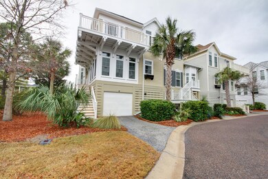 1520 Sea Palms Crescent_Driveway View