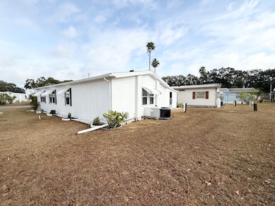 42 Oakwood Dr, Thonotosassa, FL 33592 - photo 4