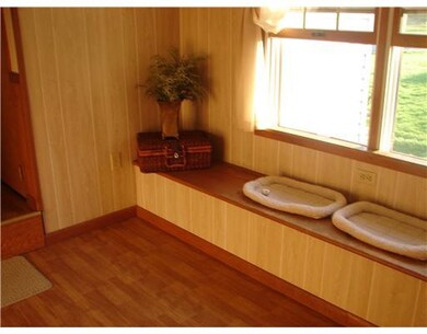 Entry/Foyer.