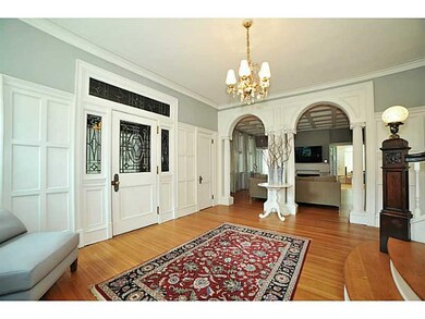 Entry/Foyer.