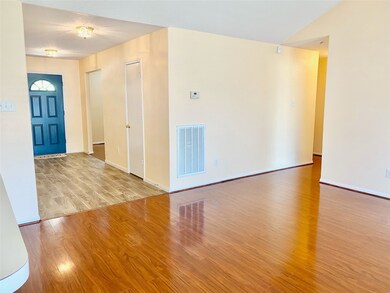 7814 Brook Trail Cir, Houston, TX 77040 - photo 5