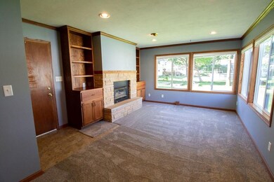 294 25th Ave SW, Cedar Rapids, IA 52404 - photo 4