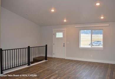 629 Little Grey's Living Room a