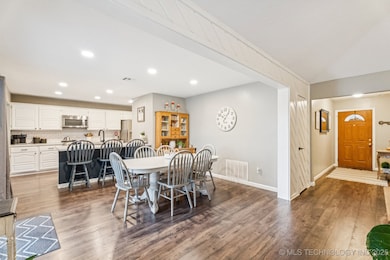 1029 W Queens St, Broken Arrow, OK 74012 - photo 7