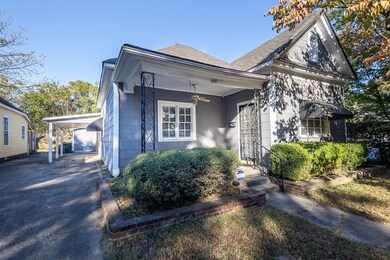 Front view with driveway
