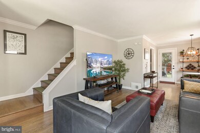 6727 Kenyon Dr, Alexandria, VA 22307 - photo 5